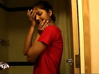 Supah Hot Indian Babe Divya In Shower - Indian Porn